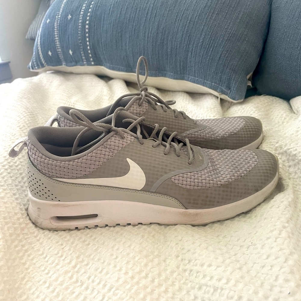 Gray Woven Nike Tennis Shoes